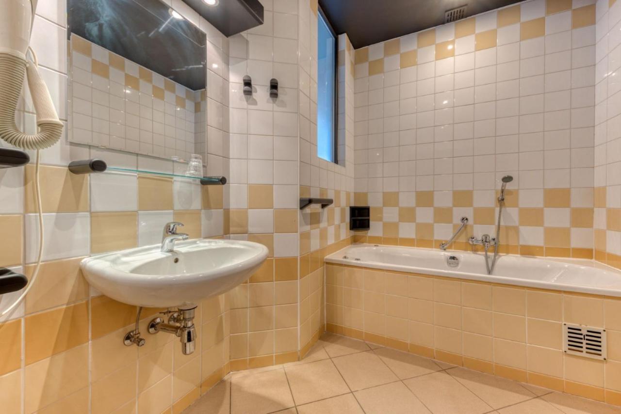 Hôtel Mosa Hermalle-sous-Argenteau Buitenkant foto